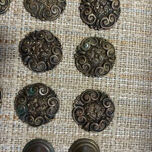 Drawer pull knobs